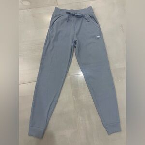 ALO Muse Yoga Light dusty Blue Ribbed Joggers